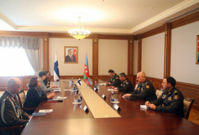   El Ministro de Defensa de Azerbaiyán se reúne con funcionarios finlandeses   