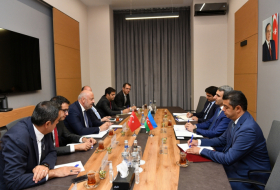 Se discutieron los temas de cooperación en el campo del transporte y las TIC entre Azerbaiyán y Türkiye