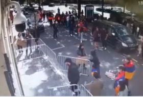   Los armenios atacan la embajada de Azerbaiyán en Francia -   VIDEO    