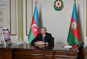 Vaira Vike-Freiberga recibe el Diploma de Honor del Presidente de Azerbaiyán
