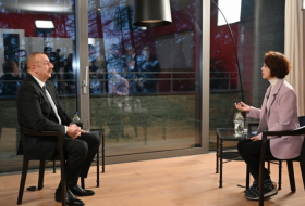  Presidente Ilham Aliyev fue entrevistado por el canal de televisión CGTN de China en Davos 