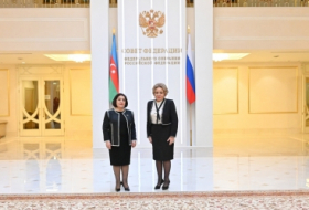 La Presidenta del Parlamento de Azerbaiyán se reúne con la Presidenta del Consejo de la Federación de la Asamblea Federal de Rusia en Moscú