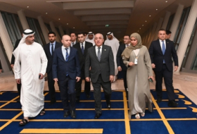   El primer ministro azerbaiyano realiza una visita de trabajo a los Emiratos Árabes Unidos  