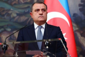   El Titular de Exteriores de Azerbaiyán: “Estaremos con Türkiye en el trabajo de reconstrucción”  