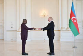   Presidente Ilham Aliyev acepta las credenciales del Embajador entrante de Angola  