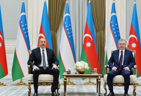  Ilham Aliyev felicitó a Shavkat Mirziyoyev 