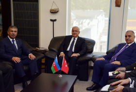   Ministro de Defensa de Azerbaiyán se reúne con su homólogo turco    