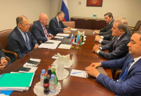 Arranca la reunión entre Lavrov y Jeyhun Bayramov 