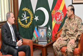  Jeyhun Bayramov se reunió con el Jefe del Estado Mayor de Pakistán 