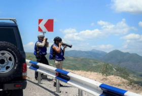  Los observadores de la UE llegaron a la frontera con Azerbaiyán 