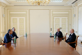  El Presidente se reunió con funcionarios de la empresa 