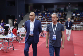   El Presidente de la Federación Internacional de Ajedrez permanece en Bakú  