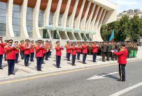   Marcha de los militares con motivo de la celebración del Día de las Fuerzas Armadas  