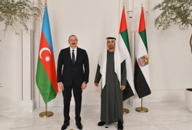  El Presidente de Azerbaiyán llamó por teléfono al Presidente de los Emiratos Árabes Unidos 