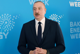     Presidente de Azerbaiyán:   