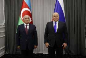   El Primer Ministro de Azerbaiyán felicitó al Presidente del Gobierno ruso con motivo del Día de Rusia  
