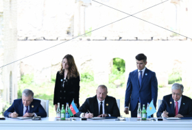   La ceremonia de firma de la Declaración de Karabaj de la Cumbre extraoficial de la Organización de Estados Túrquicos se celebró en Shusha  