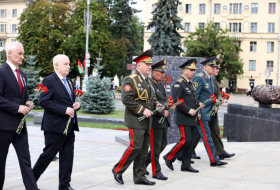 El Ministro de Defensa azerbaiyano asiste a los eventos en Bielorrusia