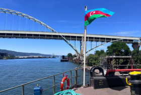   El primer buque con bandera de Azerbaiyán independiente fue atracado en el puerto de EE.UU.  
