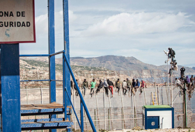 España sufre uno de los asaltos más masivos a la valla fronteriza de Ceuta