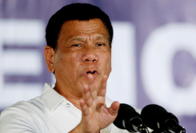 Duterte: “Que uno o dos obispos consuman drogas para que entiendan la matanza de narcotraficantes“
