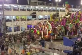 VIDEO IMPACTANTE: Una carroza descontrolada arrolla a una multitud en el Carnaval de Río