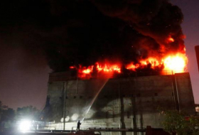 VIDEO: Un incendio en un edificio comercial de la India deja 15 muertos y varios heridos