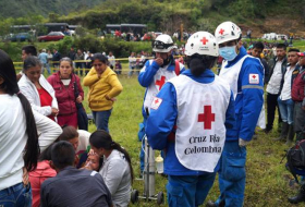 Al menos 13 muertos al sepultar alud un autobús en Colombia