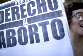 Una niña de 11 años que fue violada y no puede abortar en Chile.