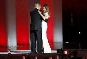 Trump y su esposa Melania dan comienzo a los bailes de gala 