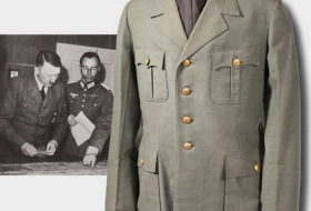 La chaqueta militar de Hitler, adquirida por 275.000 euros