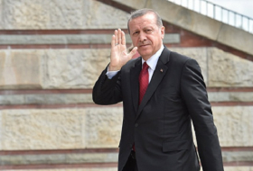 Putin y Erdogan inician primera reunión tras meses de crisis en relaciones ruso-turcas.