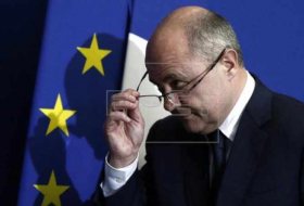 El ministro francés de Interior dimite acosado por la sospecha de corrupción