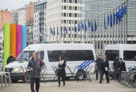 Varios cientos de personas evacuadas de Mercedes Europa en Bruselas por una amenaza de bomba