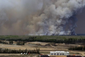 Unos 37.000 evacuados por incendios forestales en Canadá 