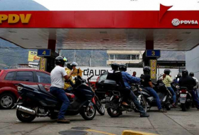 Largas filas por combustible en Venezuela pese a que no hay escasez de suministro