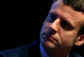 Macron condena la violencia en protestas de chalecos amarillos y llama al diálogo