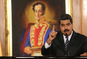  Maduro cuadruplica el salario mínimo y el petro en Venezuela 