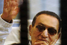Mubarak deja hospital militar en El Cairo y vuelve a su hogar