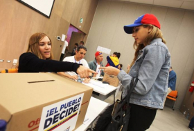 Un 98 % de votantes en el plebiscito opositor rechaza la constituyente de Maduro