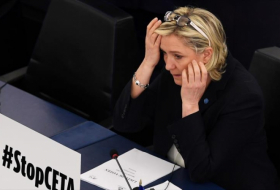 Juzgado francés cita a Le Pen por escándalo de empleos ficticios