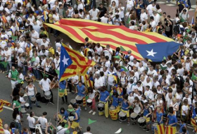 Cataluña contrapone democracia española y británica con el referendo escocés como ejemplo