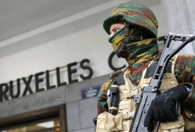 Militares se preparan a patrullar las calles en Bélgica hasta 2020