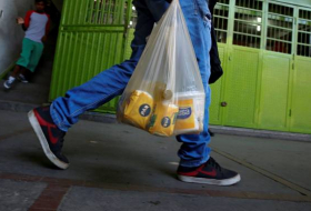 Venezolanos realizan compras desesperadas antes de la elección