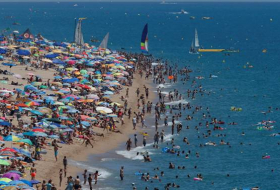 España sigue batiendo récords con casi 20 de millones de turistas