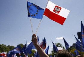 El partido gobernante de Polonia se opone a desmontar la UE