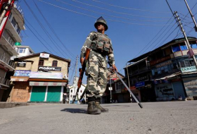 Al menos tres muertos en ataque a campamento policial en Cachemira