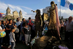 Inician protestas en respuesta al aumento de víctimas del reciente incendio en Guatemala