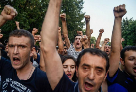 Llamado a la rebelión armada contra Sargsián en Ereván