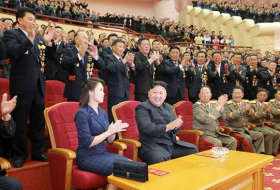 Fotos únicas: la esposa de Kim Jong-un aparece en público para celebrar la última prueba nuclear